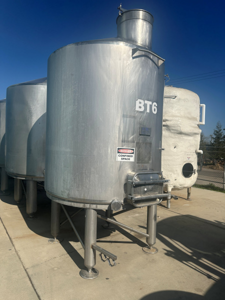 1,500 gallon stainless steel tank